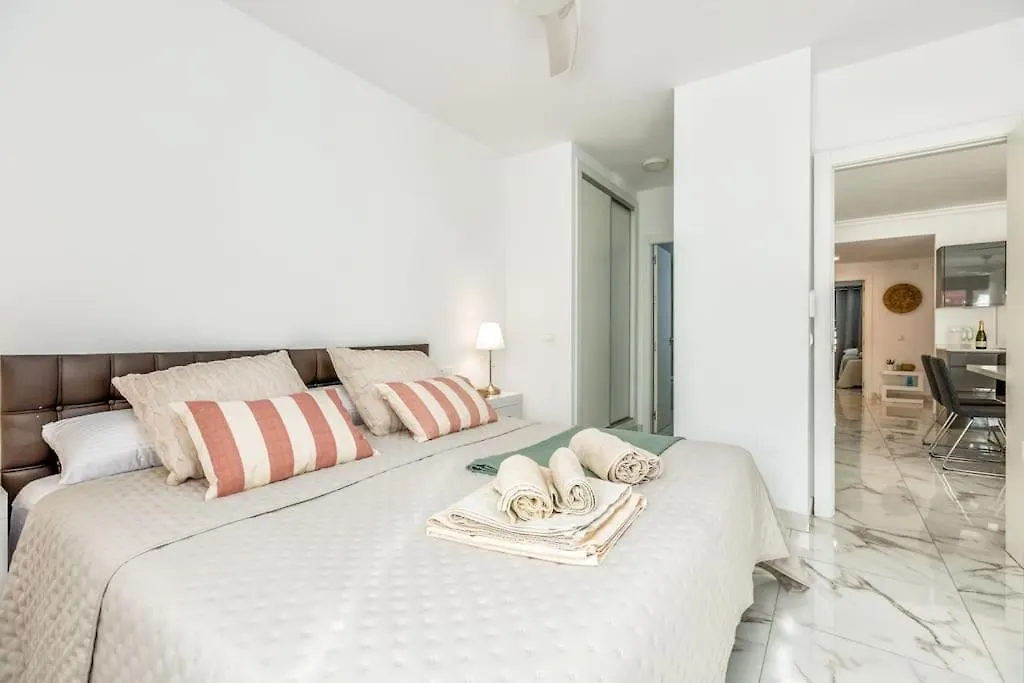 Apartment Holiday Rental In La Maestranza Marbella